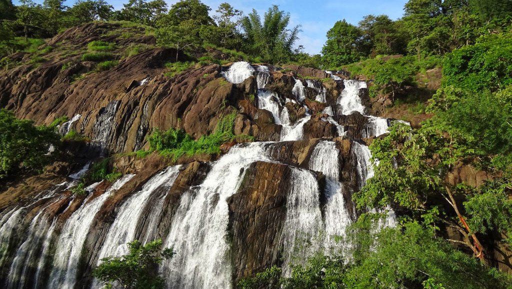 Ilanjippara waterfalls