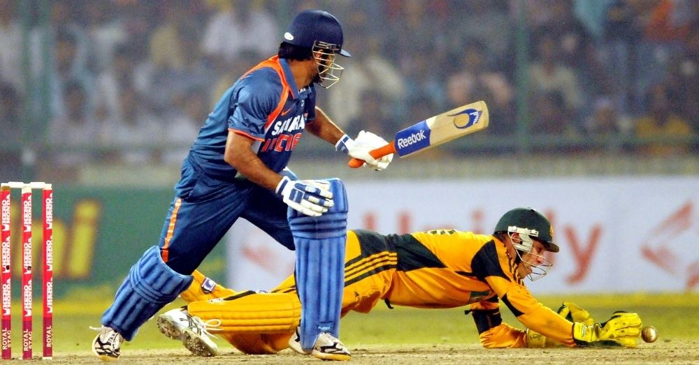 dhoni playing cricket