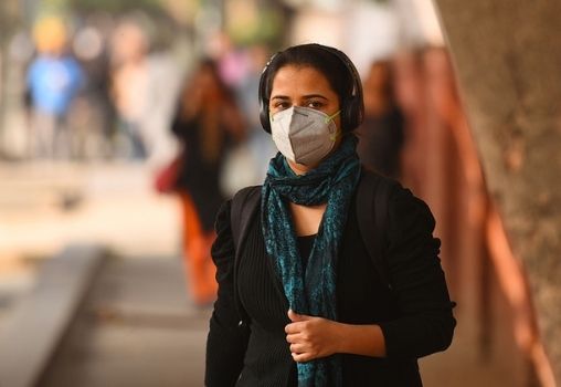 Girl wearing a mask to protect herself from Covid-19